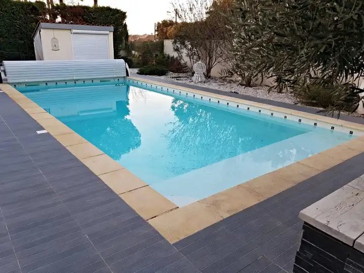 Avis techniques sur le revêtement d'une piscine située à Canet dans l'Hérault