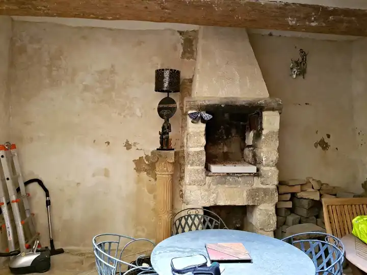 Avis et conseils techniques avant réalisation de travaux dans une maison de village située à Vauvert dans le Gard
