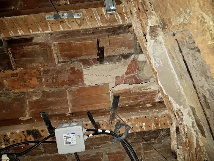 Expertise d’un effondrement de plafond dans un local professionnel situé à Montpellier en Occitanie