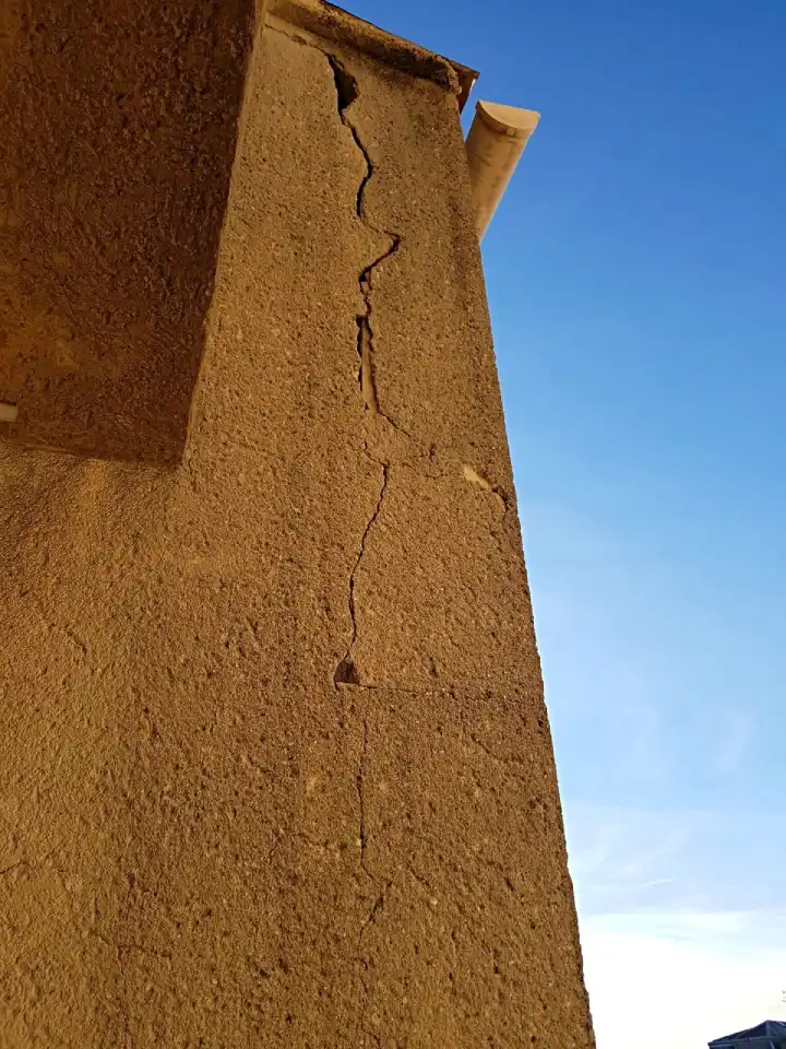 Avis sur des fissures sur un immeuble situé à Montpellier